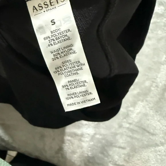 Spanx Black Faux Leather Leggings - Picture 2 of 2